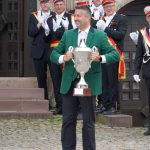 Knig mit Pokal neu